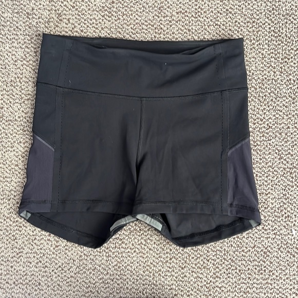 lululemon athletica Pants - Like new Lululemon short